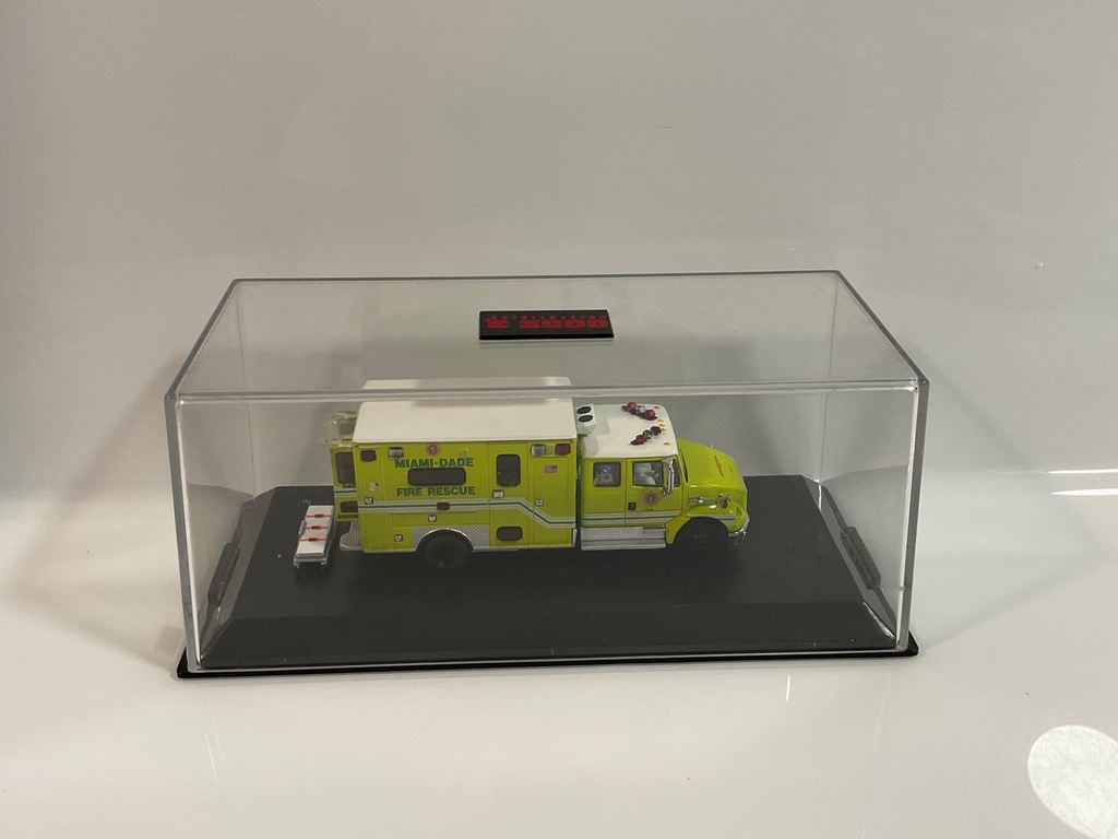 1/64 CODE 3 MIAMI DADE RESCUE 2  - Photo 2