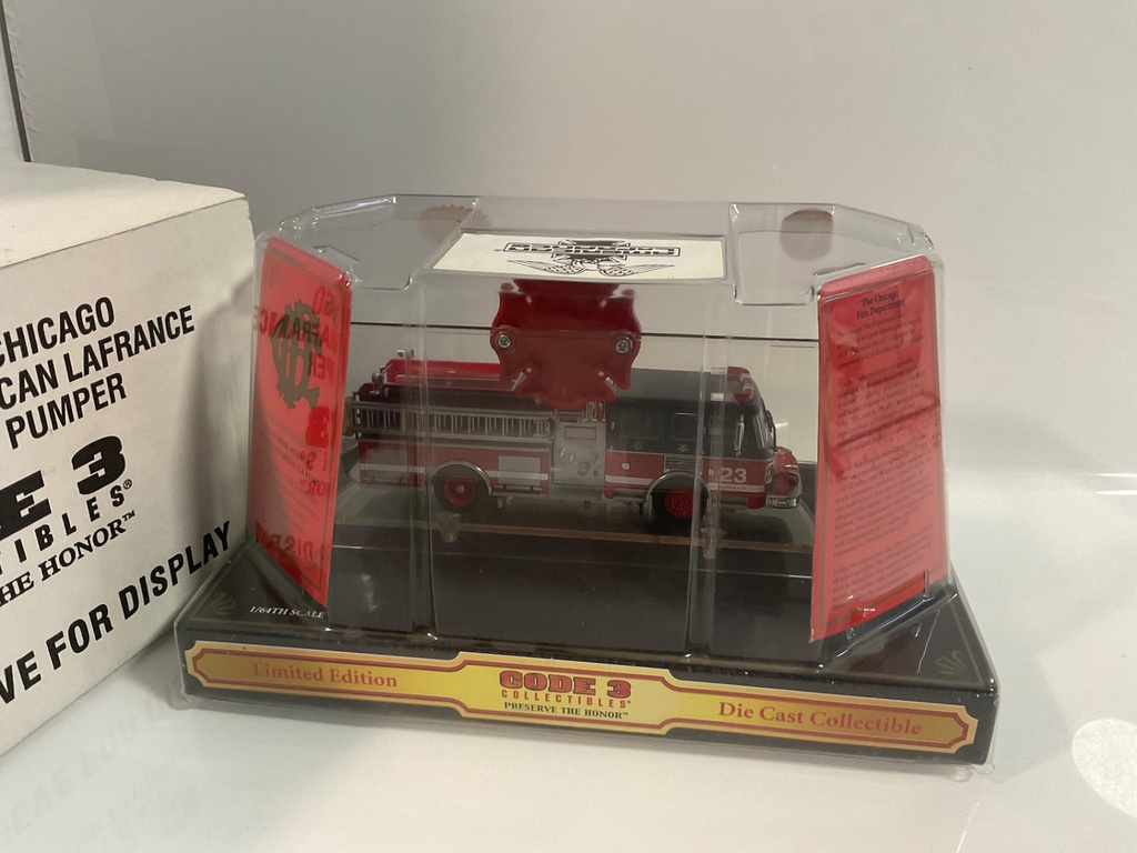 1/64 CODE 3 CHICAGO AMERICAN LAFRANCE PUMPER  - Photo 2