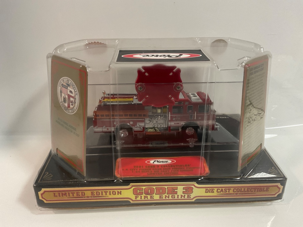 1/64 CODE 3 LA PIERCE DASH SIDE MOUNT PUMPER  - Photo 2