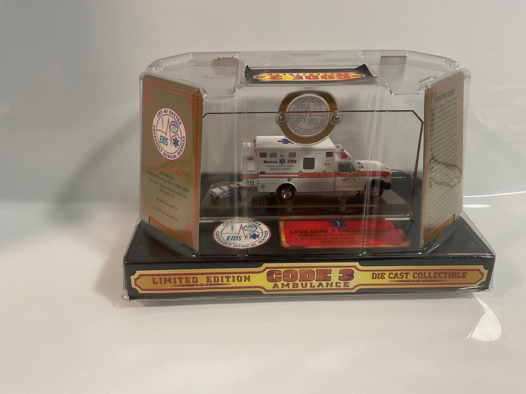 1/64 CODE 3 BOSTON EMS MEDICAL 12105 - Photo 2