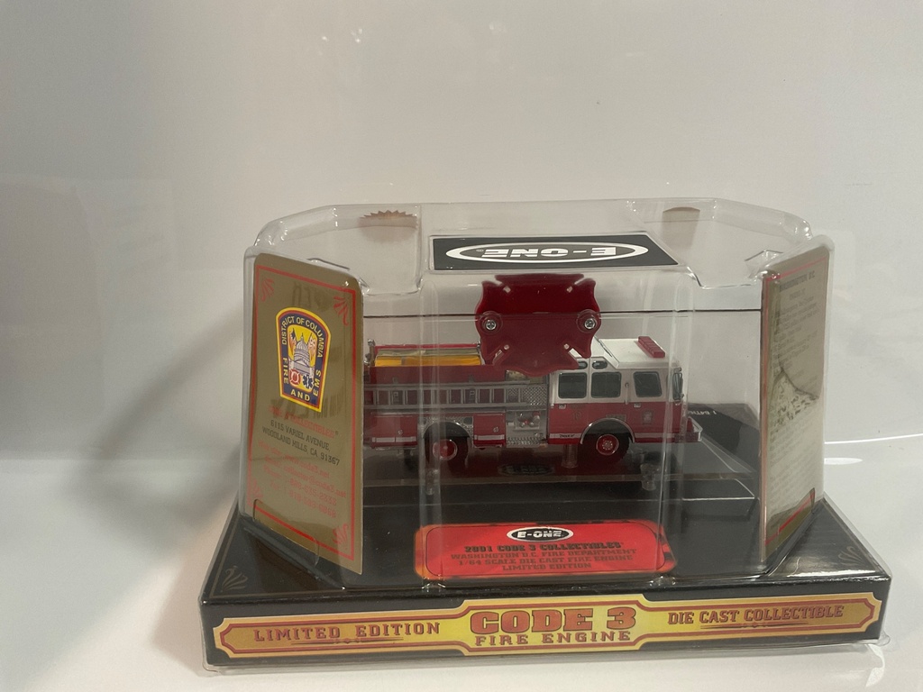 1/64 CODE 3 WAHINGTON DC E-ONE CYCLONE II PUMPER - Photo 2