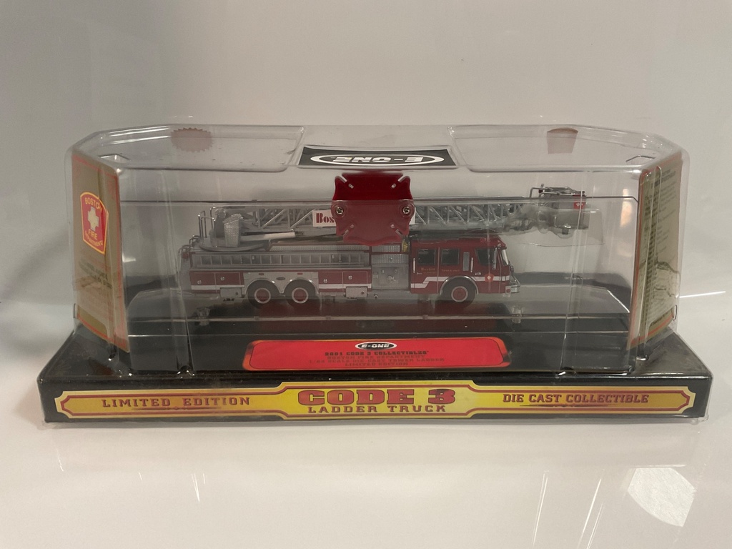 1/64 CODE 3 BOSTON TOWER LADDER  - Photo 2