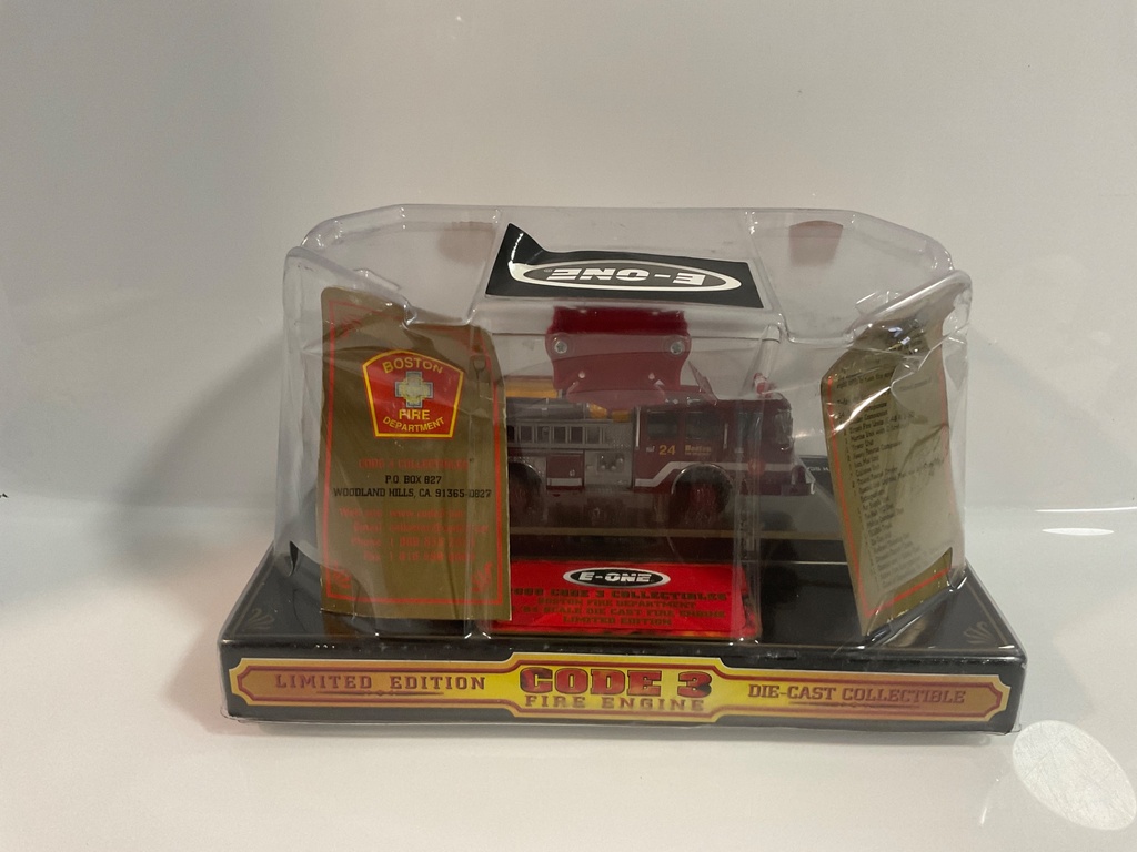 1/64 CODE 3 BOSTON FD  E 24 PUMPER 12340 PLASTIC DAMAGED - Photo 2