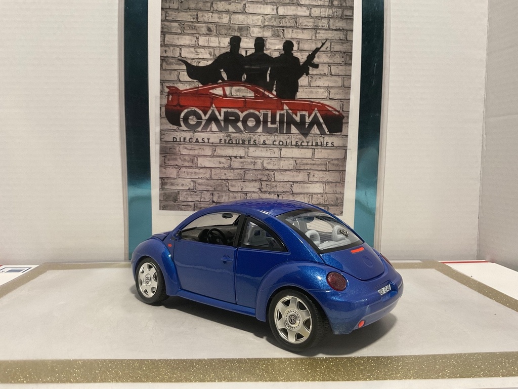 1/18: BURAGO ITALY 1998 VOLKSWAGEN NEW BEETLE BLUE ON GRAY image