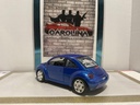 1/18: BURAGO ITALY 1998 VOLKSWAGEN NEW BEETLE BLUE ON GRAY image