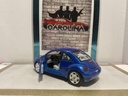 1/18: BURAGO ITALY 1998 VOLKSWAGEN NEW BEETLE BLUE ON GRAY image