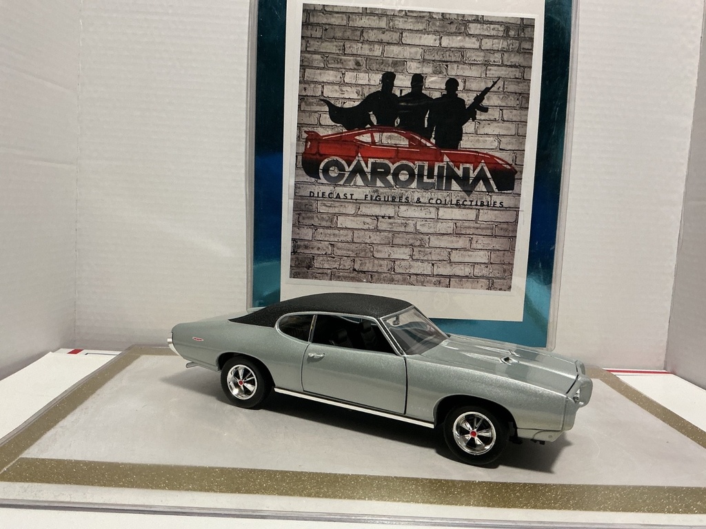 1/18: ERTL 1969 PONTIC GTO ARNIE BESWICK SILVER ON BLACK image