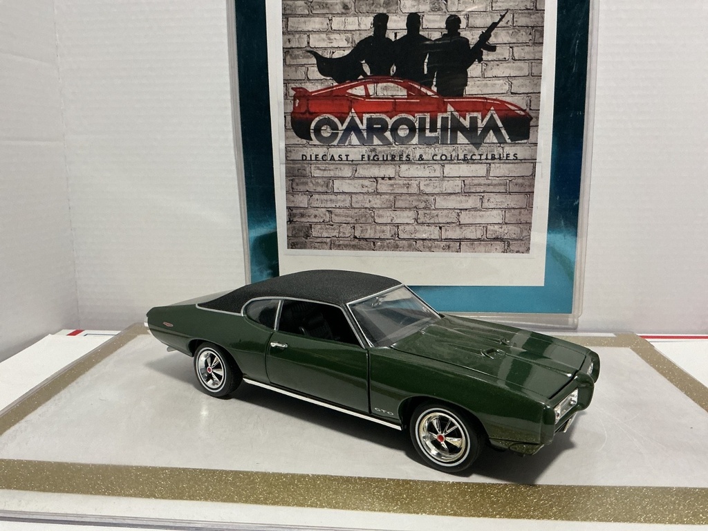 1/18: ERTL 1969 PONTIC GTO DARK GREEN ON BLACK image