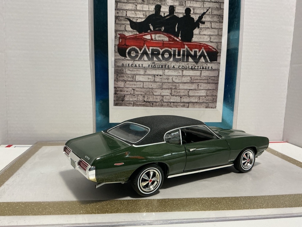 1/18: ERTL 1969 PONTIC GTO DARK GREEN ON BLACK image