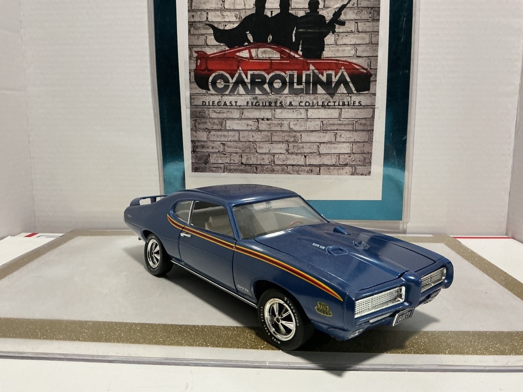 1/18: ERTL 1969 PONTIAC GTO JUDGE BLUE ON CREAM W STRIPE image