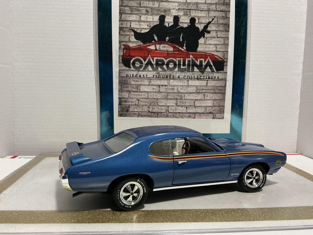 1/18: ERTL 1969 PONTIAC GTO JUDGE BLUE ON CREAM W STRIPE image