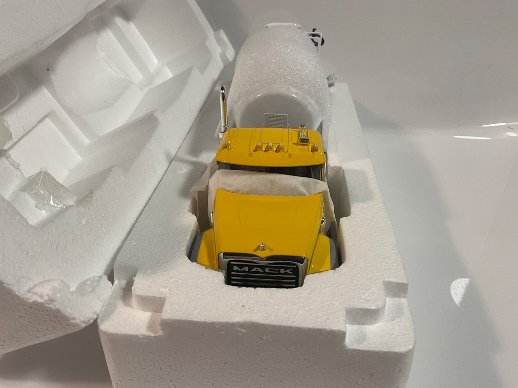 1/34 FIRST GEAR MACK GRANITE MP SERIES WITH MIXER 10-3905 - Photo 4