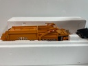 1/34 FIRST GEAR MR FRONT END LOADER REFUSE TRUCK WITH TRASH BIN - Photo 3