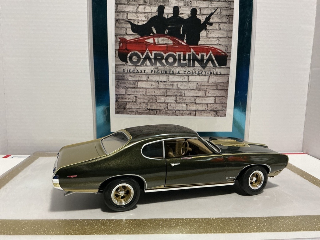 1/18: ERTL 1969 PONTIAC GTO ROYAL RAM AIR GREEN W GOLD image