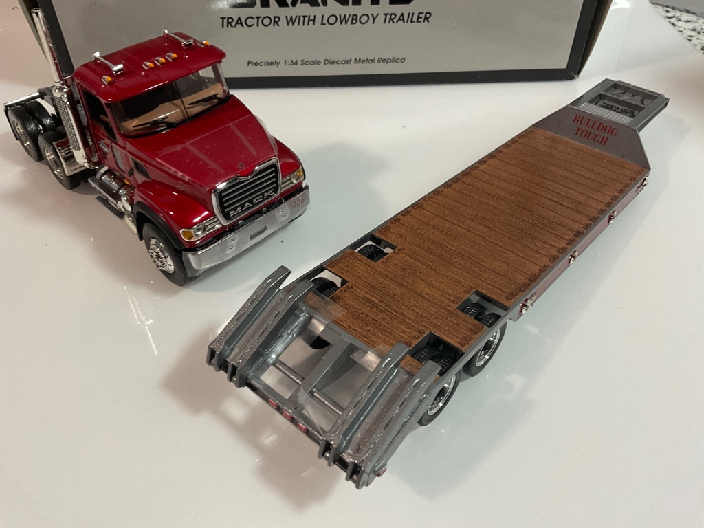 1/34 FIRST GEAR MACK GRANITE TRACTOR W/ LOWBOY TRAILER 19-3298 - Photo 7