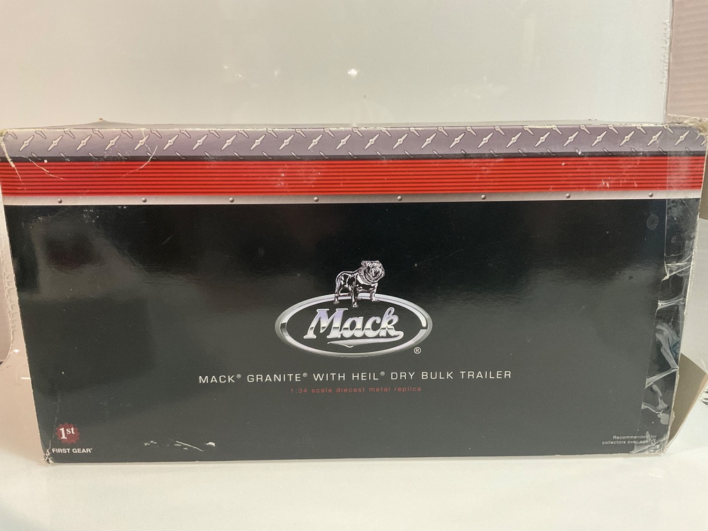 1/34 FIRST GEAR MACK GRANITE W/ HEIL DRY BULK TRAILER  - Photo 2