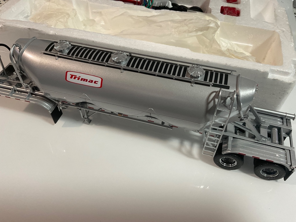 1/34 FIRST GEAR MACK GRANITE W/ HEIL DRY BULK TRAILER  - Photo 4