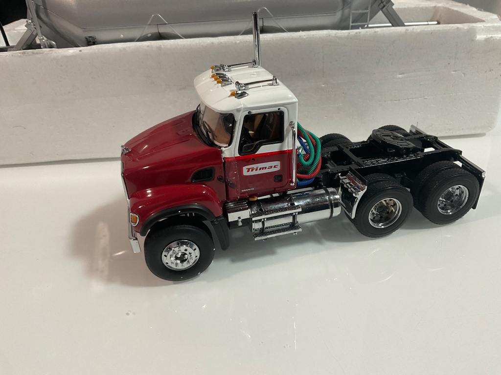 1/34 FIRST GEAR MACK GRANITE W/ HEIL DRY BULK TRAILER  - Photo 5