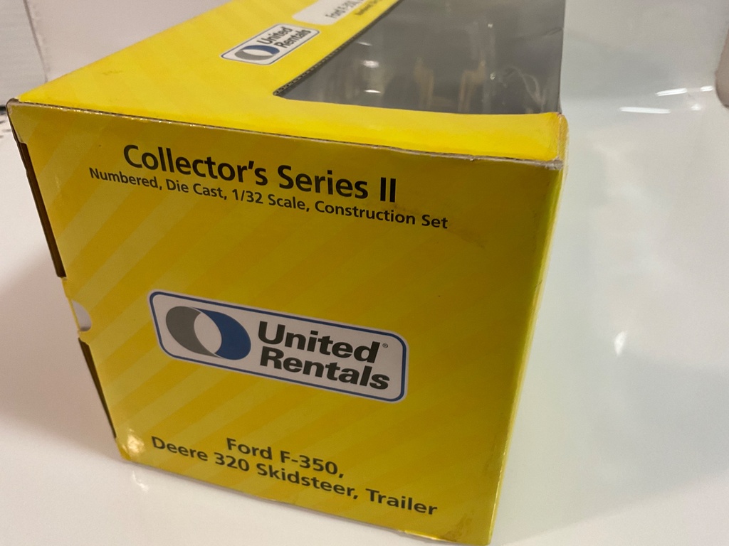 1/32 RC2 UNITED RENTALS COLLECTORS SERIES FORD F350, DEERE 320 SKIDSTEER TRAILER - Photo 5
