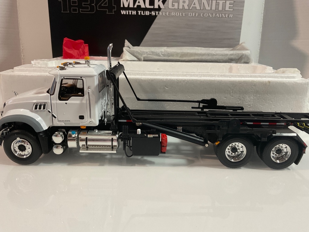 1/34 FIRST GEAR MACK GRANITE W/ROLL OFF CONTAINER 10-4132 - Photo 4