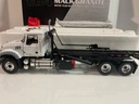 1/34 FIRST GEAR MACK GRANITE W/ROLL OFF CONTAINER 10-4132 - Photo 4