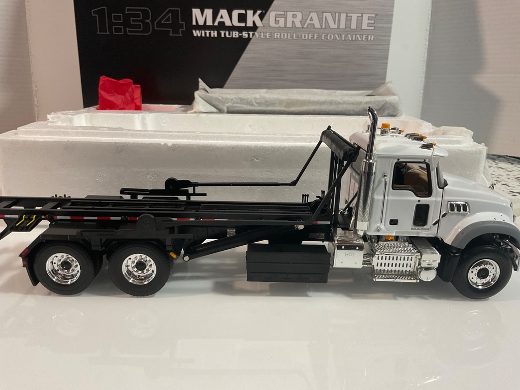 1/34 FIRST GEAR MACK GRANITE W/ROLL OFF CONTAINER 10-4132 - Photo 5