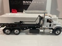 1/34 FIRST GEAR MACK GRANITE W/ROLL OFF CONTAINER 10-4132 - Photo 5