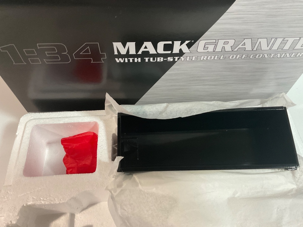 1/34 FIRST GEAR MACK GRANITE W/ROLL OFF CONTAINER 10-4132 - Photo 6