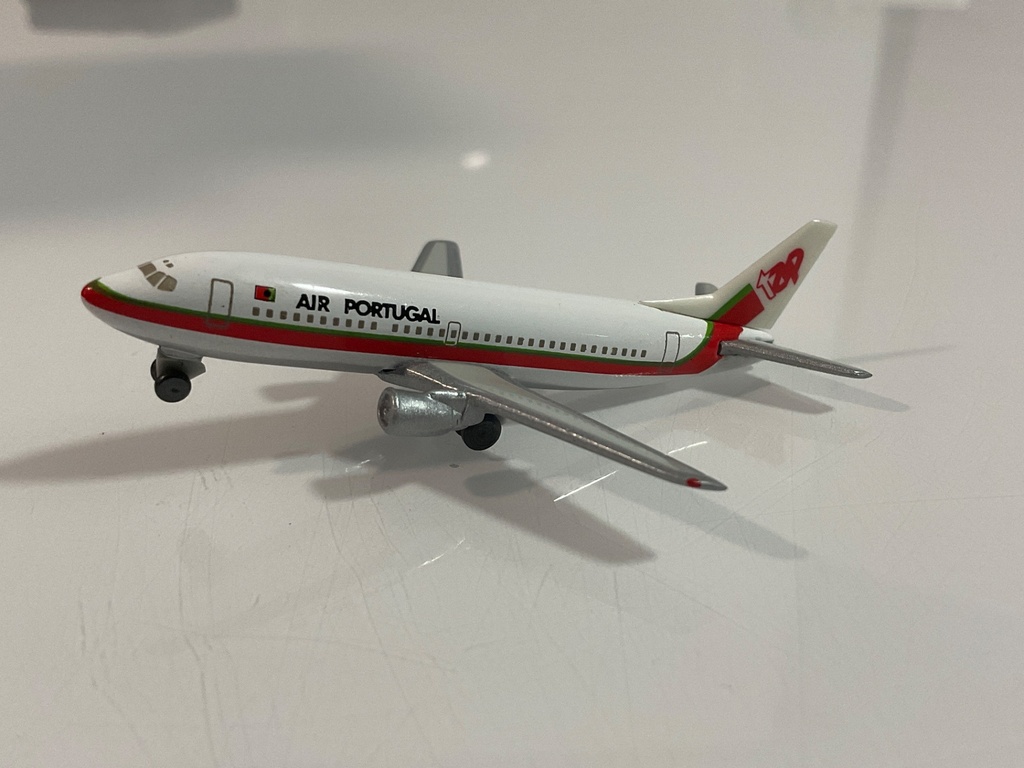 1/500 HERPA BOEING 737-300 AIR PORTUGAL  - Photo 4