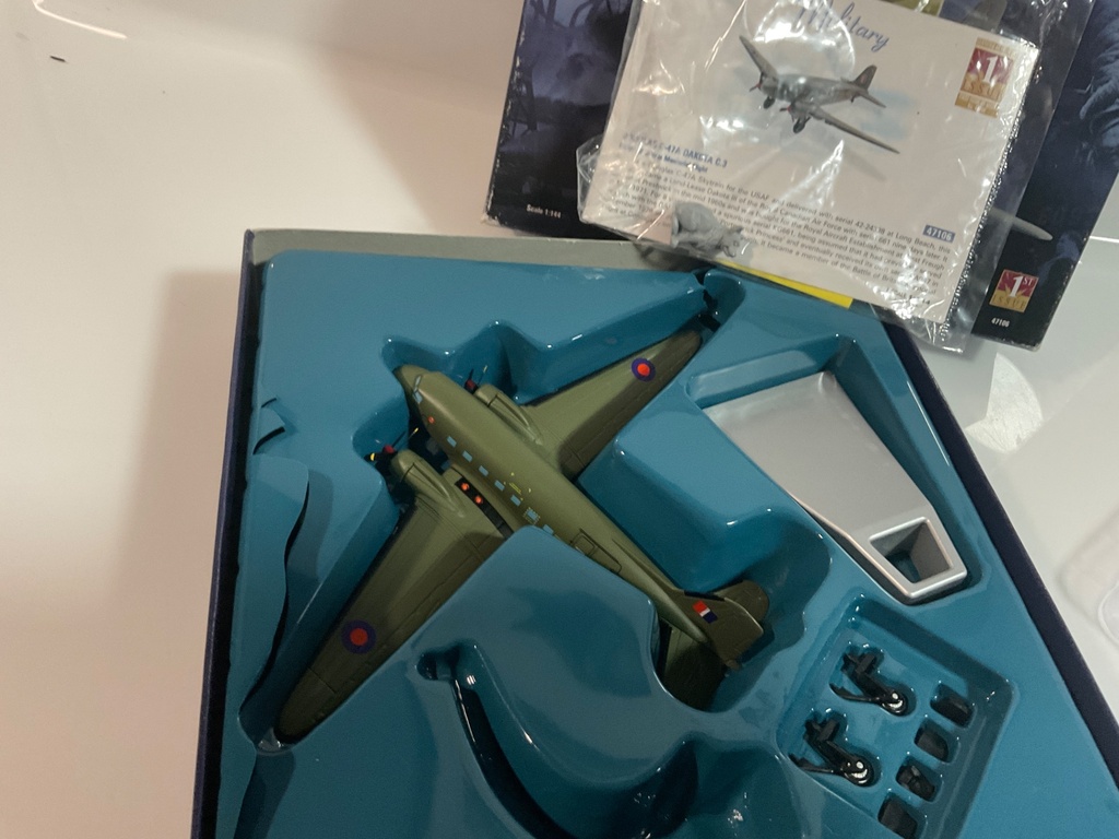 1/144 CORGI DOUGLAS DC3 -RAF PLASTIC CRACKED  - Photo 4