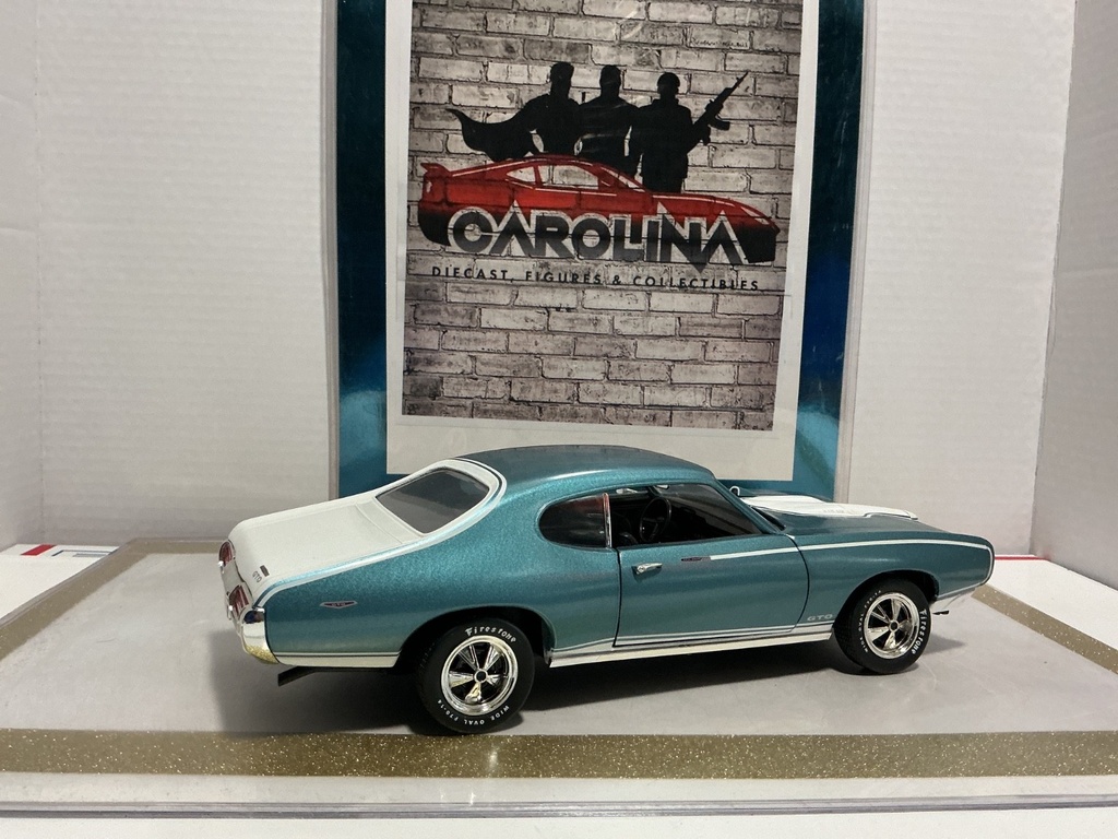 1/18: ERTL 1969 PONTIAC GTO ROYAL BODCAT CRYSTAL TURQUOISE ON BLACK image