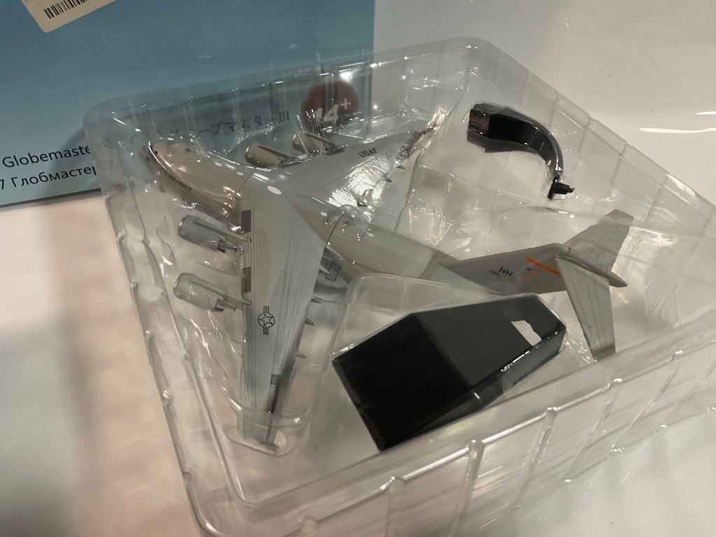 1/200 C-17 GLOBEMASTER III  US AIRFORCE  - Photo 3