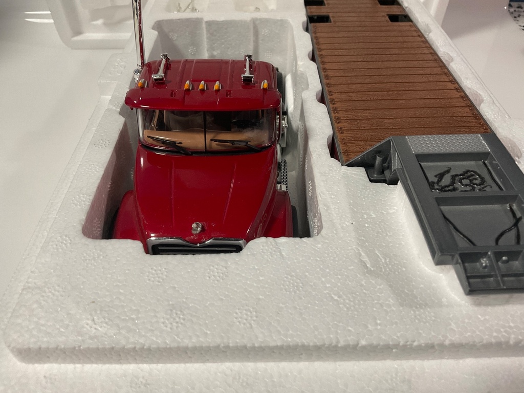1/34 FIRST GEAR MACK GRANITE TRACTOR W/ LOWBOY  - Photo 5