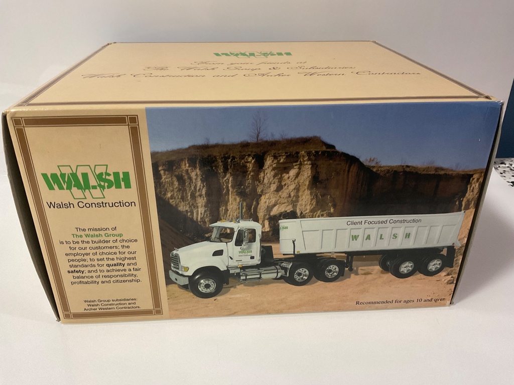 1/34 FIRST GEAR WALSH CONSTRUCTION TRCK AND TRAILER  19-3575 - Photo 2