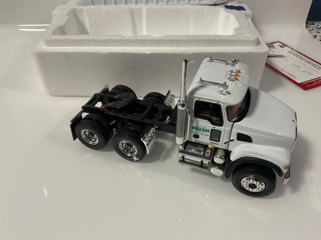 1/34 FIRST GEAR WALSH CONSTRUCTION TRCK AND TRAILER  19-3575 - Photo 5