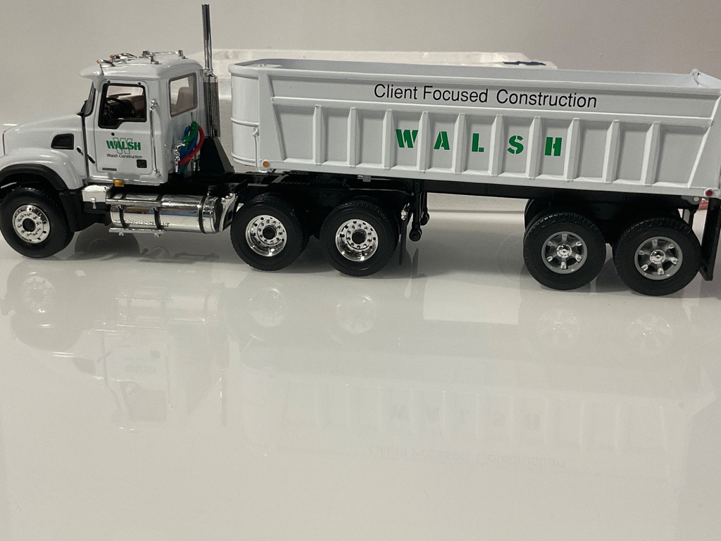 1/34 FIRST GEAR WALSH CONSTRUCTION TRCK AND TRAILER  19-3575 - Photo 6