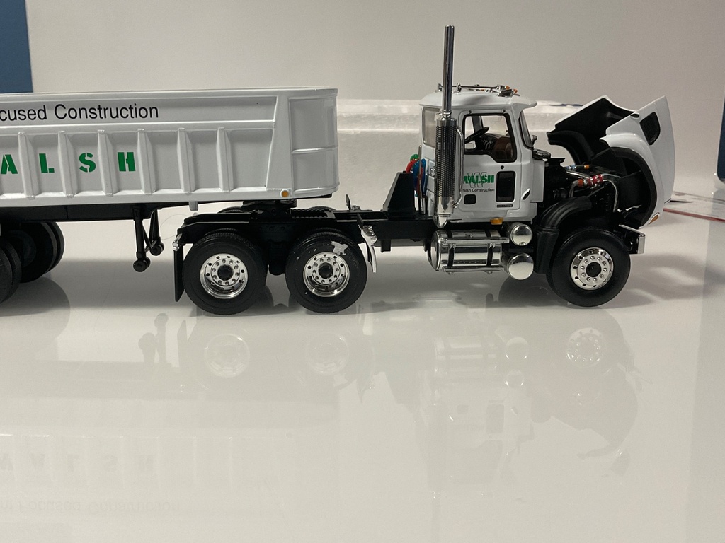 1/34 FIRST GEAR WALSH CONSTRUCTION TRCK AND TRAILER  19-3575 - Photo 8