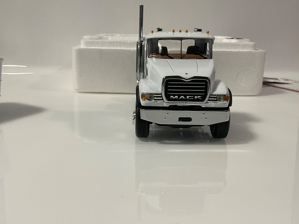 1/34 FIRST GEAR WALSH CONSTRUCTION TRCK AND TRAILER  19-3575 - Photo 9