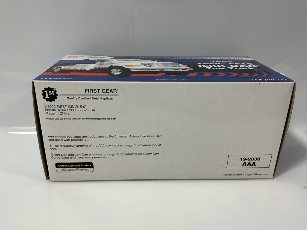 1/34 FIRST GEAR 2002 FORD F650 JERR- DAN TOW TRUCK 19-2838 AAA - Photo 2