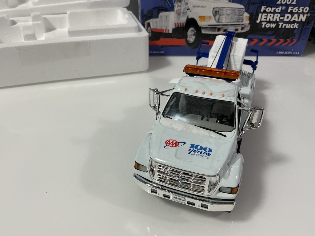 1/34 FIRST GEAR 2002 FORD F650 JERR- DAN TOW TRUCK 19-2838 AAA - Photo 4
