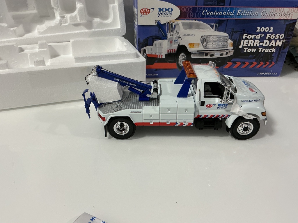 1/34 FIRST GEAR 2002 FORD F650 JERR- DAN TOW TRUCK 19-2838 AAA - Photo 5