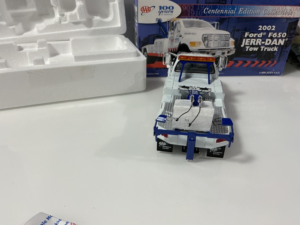 1/34 FIRST GEAR 2002 FORD F650 JERR- DAN TOW TRUCK 19-2838 AAA - Photo 6