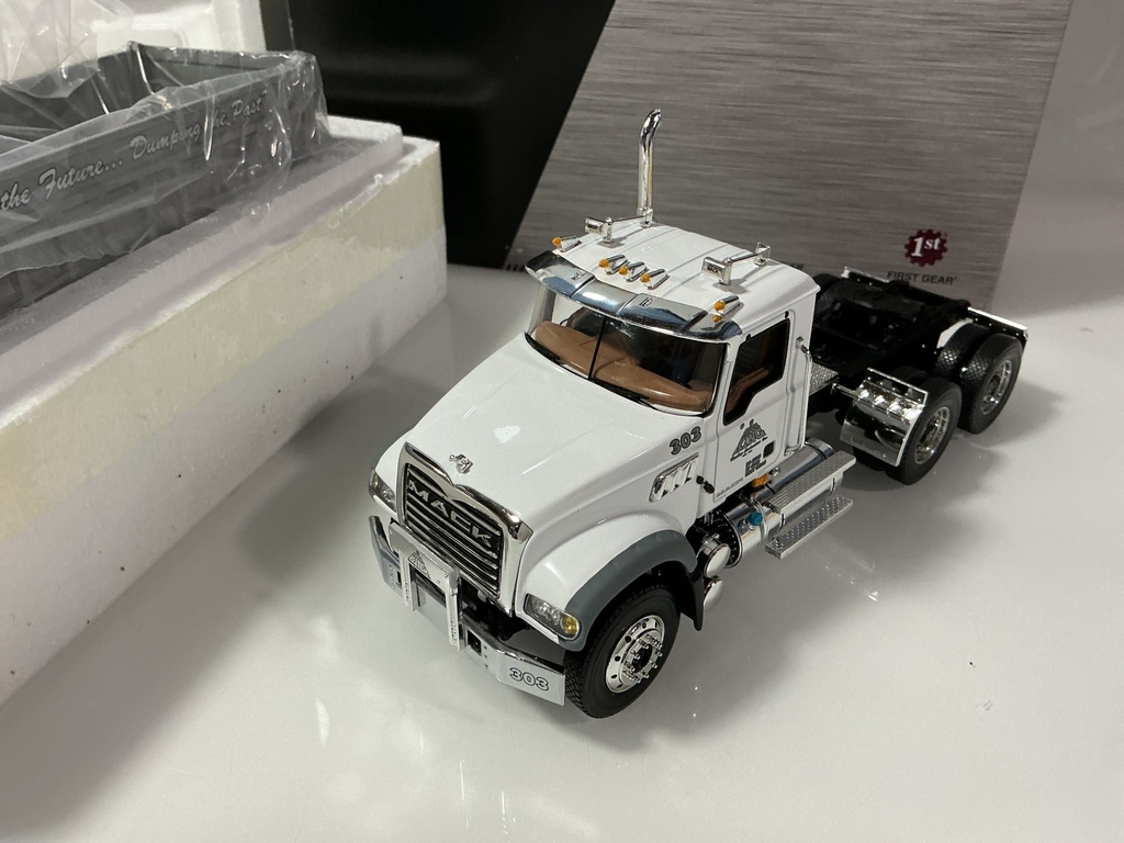 1/34 MACK GRANITE WITH END DUMP TRAILER TRUCK  KING 10-4142 - Photo 4