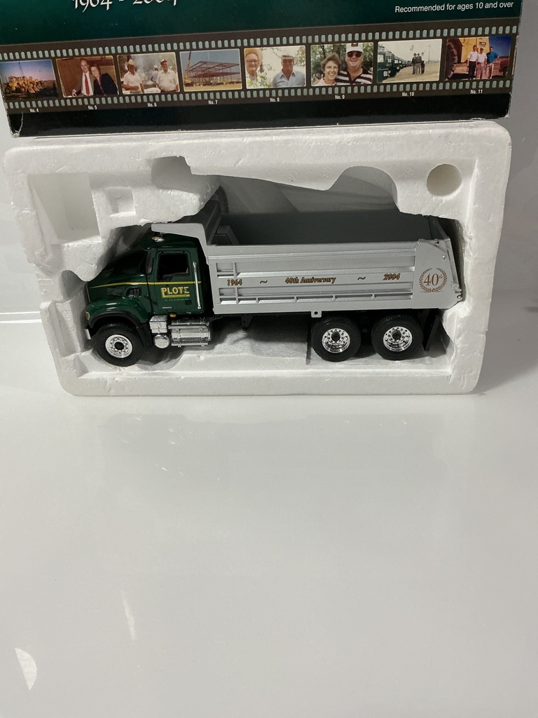 1/34 FIRST GEAR PLOTE INC  CONSTRUCTION 19–2987 MISSING A MIRROR DUMP TRUCK - Photo 2