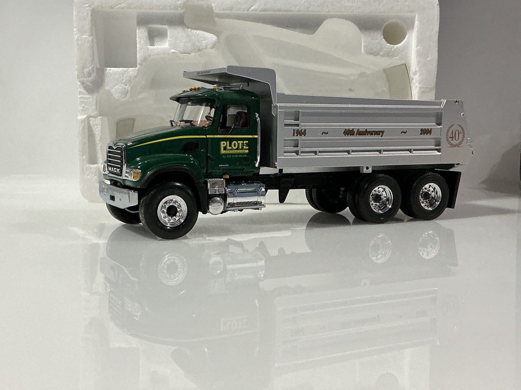 1/34 FIRST GEAR PLOTE INC  CONSTRUCTION 19–2987 MISSING A MIRROR DUMP TRUCK - Photo 3