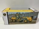 1/50 ERTL JOHN DERRE 772 P TIER MOTOR GRADER - Photo 2