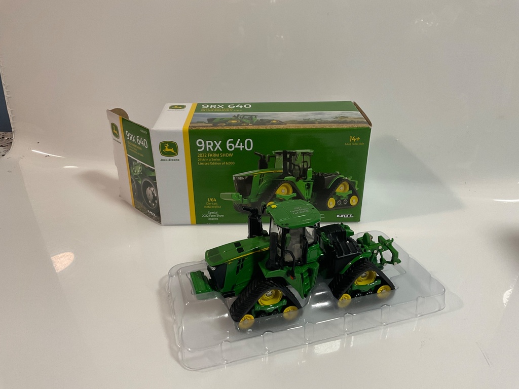 1/64 ERTL JOHN DEERE 2022 FARM SHOW 9RX 640  - Photo 3