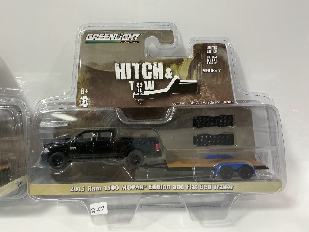 1:64 GREENLIGHT HITCH & TOW 2015 RAM AND TRAILER PAIR WITH CHASE - Photo 3