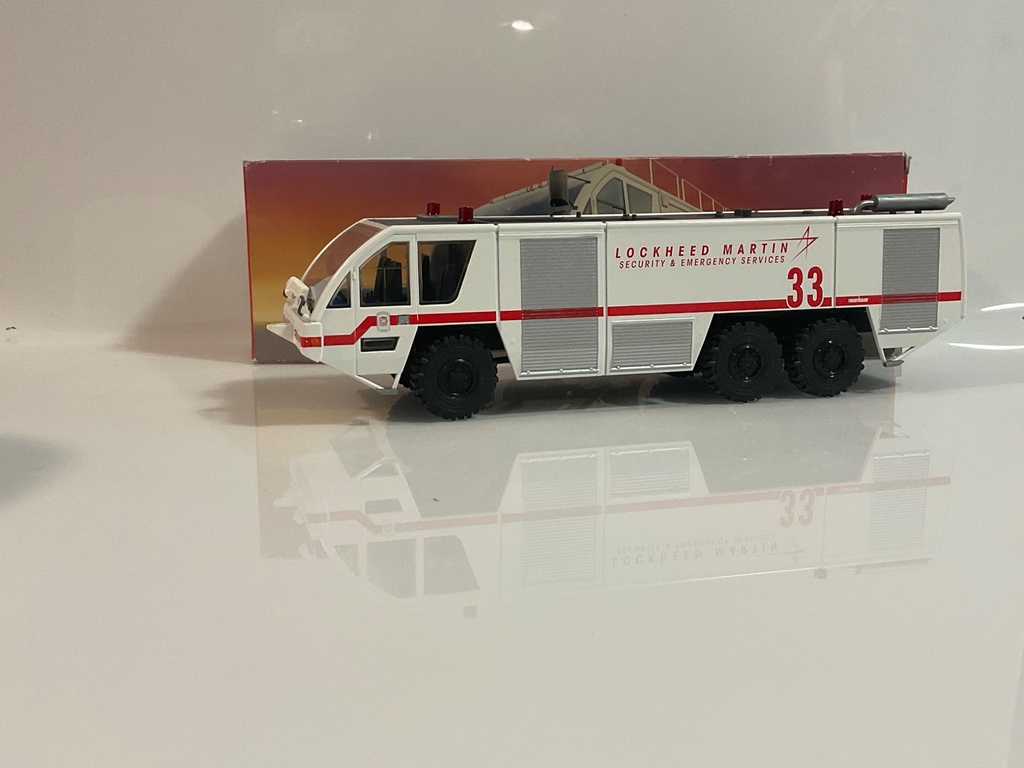 1/43 ROSENBAUER AMERICA PANTHER 6X6 ARFF VEHICLE LOCKHEED MARTIN  - Photo 2