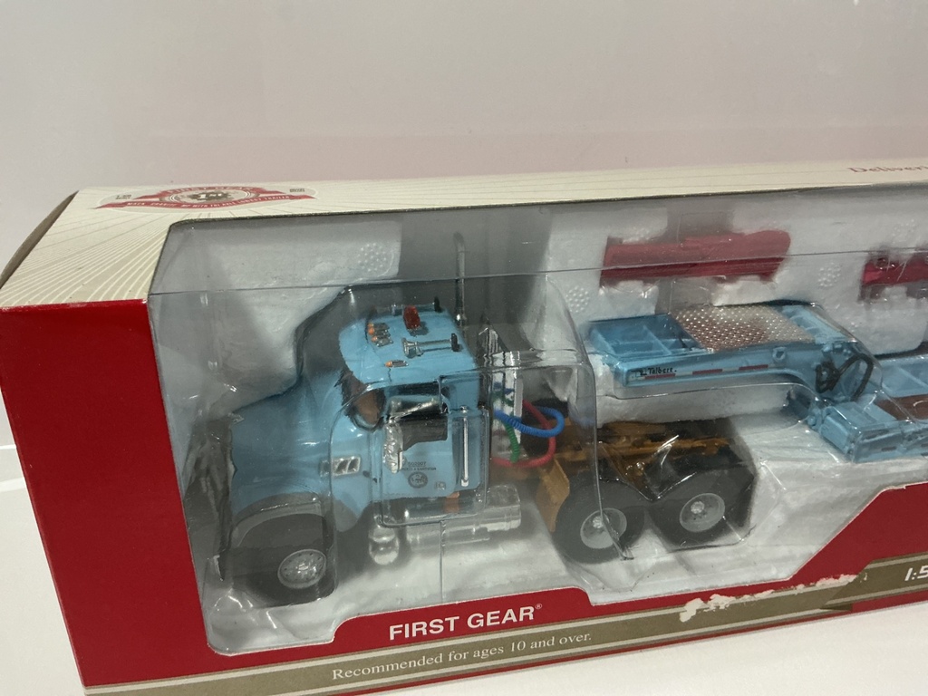 1:50 FIRST GEAR CHICAGO STREETS AND SANITATION MACK GRANITE AND LOWBOW - Photo 2